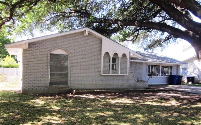 4262 Valleyfield St, San Antonio, TX 78222 