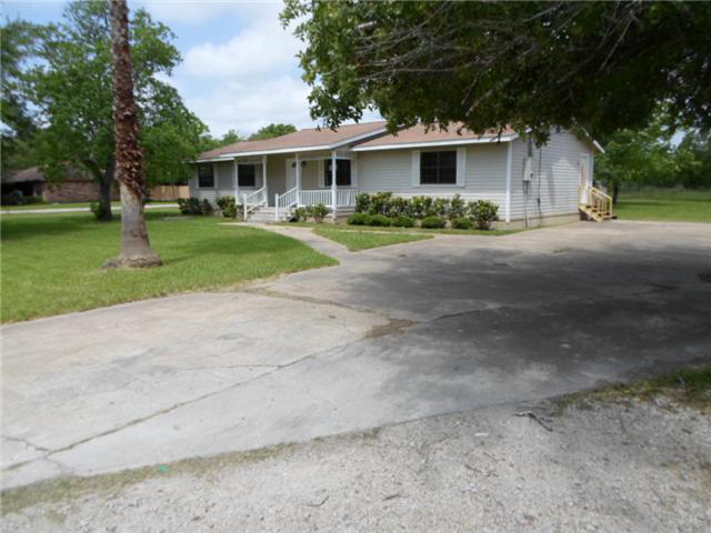 2197 County Road 540, Alvin, TX 77511 