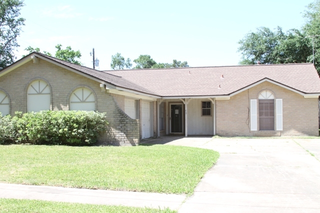 729 Browning St, Angleton, TX 77515 