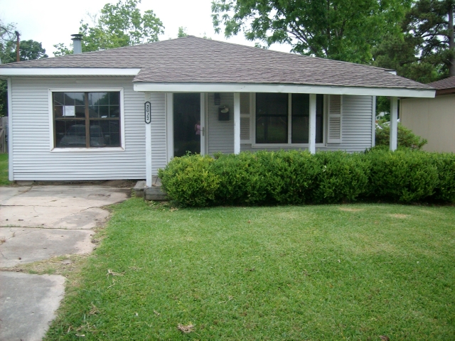 2022 7th St, Port Neches, TX 77651 