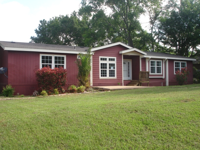 682 Elm St, Cushing, TX 75760 