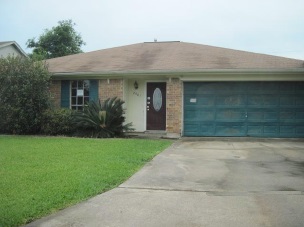 2401 Little John Ln, Groves, TX 77619 
