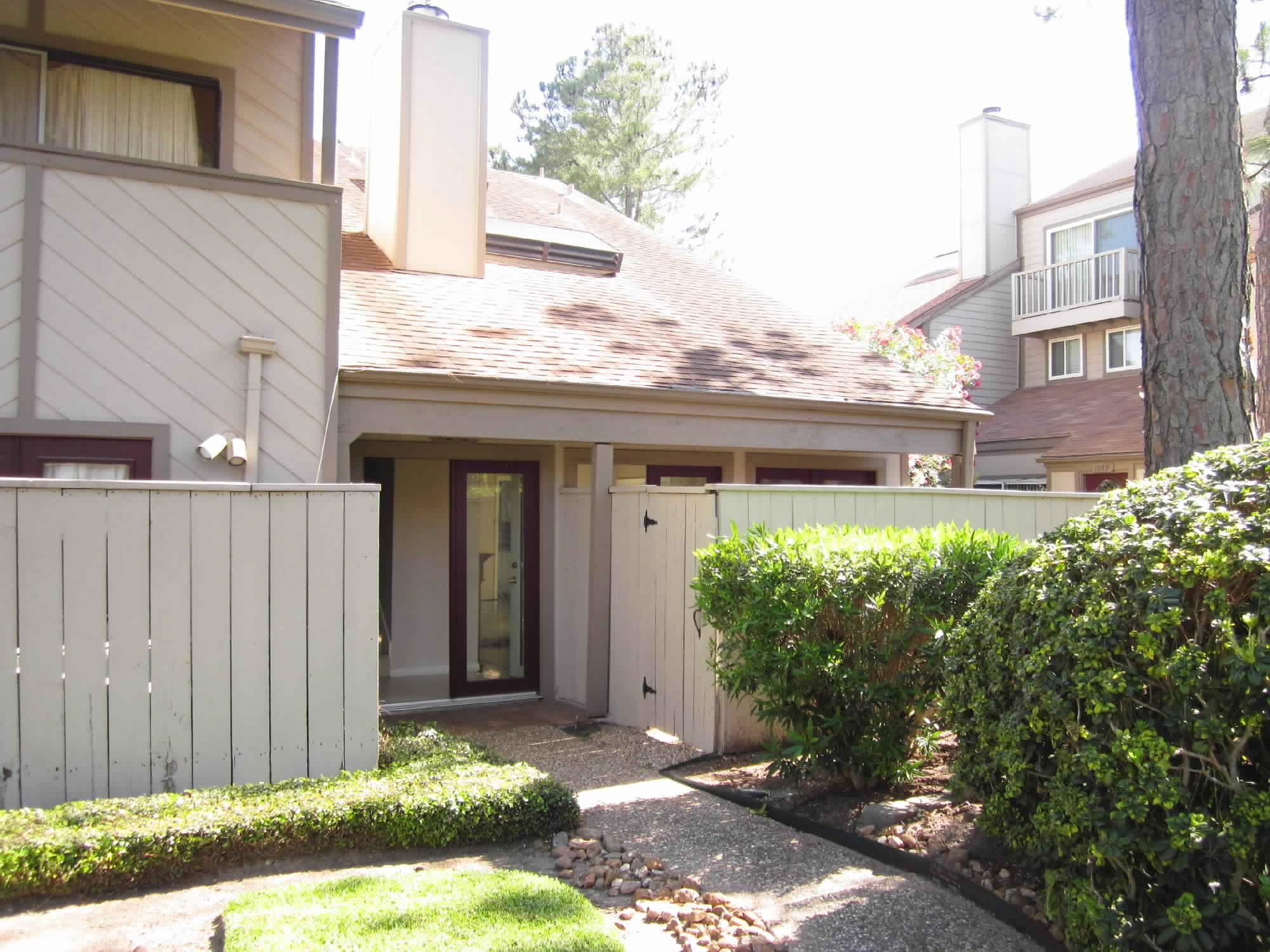 1043 Country Place Dr, Houston, TX 77079 