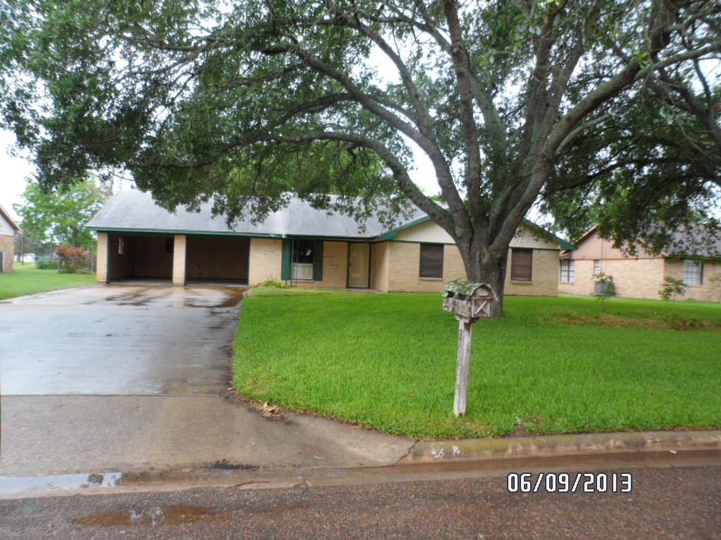 2025 2nd St, Hempstead, TX 77445 