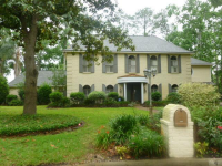 4 Shorelake Dr., Kingwood, TX 77339 