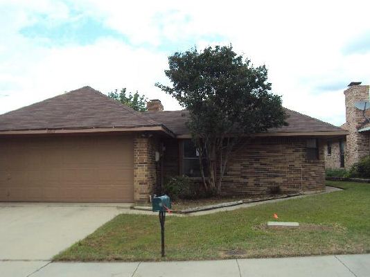 2207 Cedarcrest Dr, Carrollton, TX 75007 