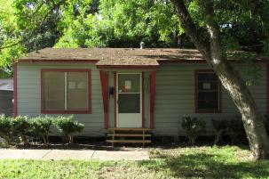 918 Maple Street, Clute, TX 77531 