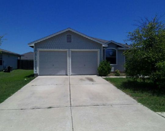 104 Quail Hollow Dr, Hutto, TX 78634 
