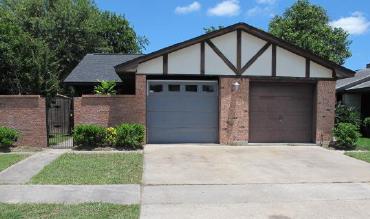 4805 Meadowood Dr, Baytown, TX 77521 