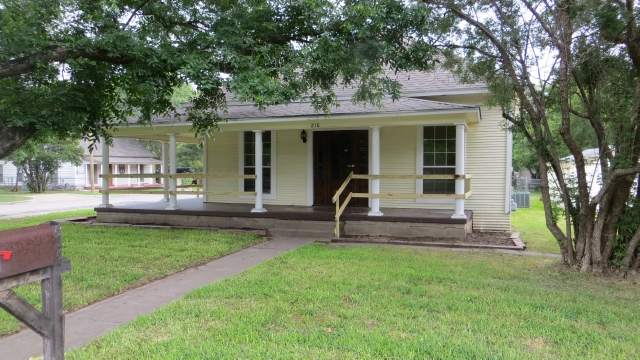 210 Throckmorton St, Weatherford, TX 76086 