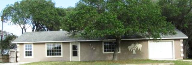 829 S Doughty St, Rockport, TX 78382 