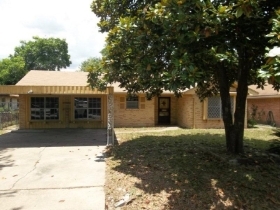 811 E Spreading Oak Dr, Houston, TX 77076 