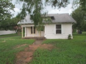 1231 N High St, Uvalde, TX 78801 