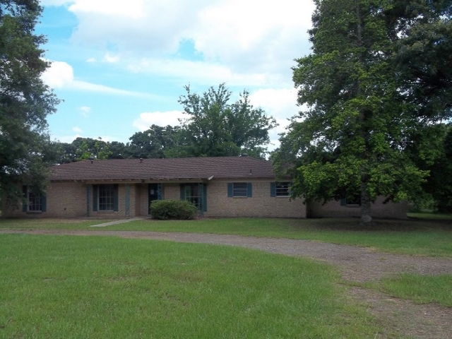 1900 Country Villa Lane 1, Longview, TX 75602 