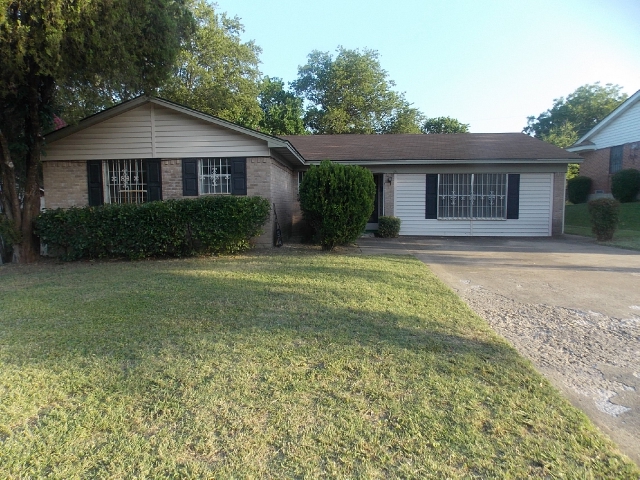 1736 E Red Bird Ln, Dallas, TX 75241 