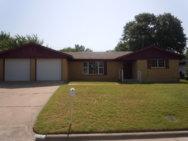 1132 Valley View Dr, Hurst, TX 76053 