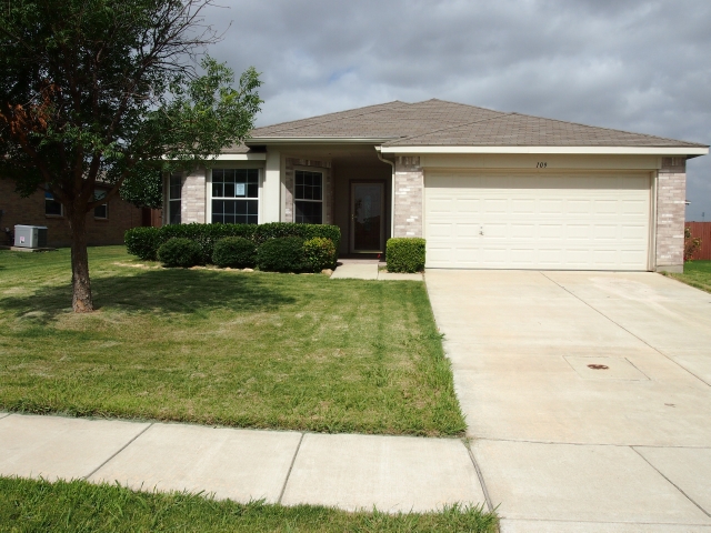 109 Nighthawk Dr, Krum, TX 76249 