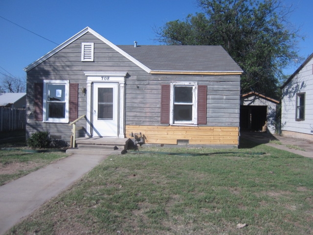 708 N Van Buren St, San Angelo, TX 76901 