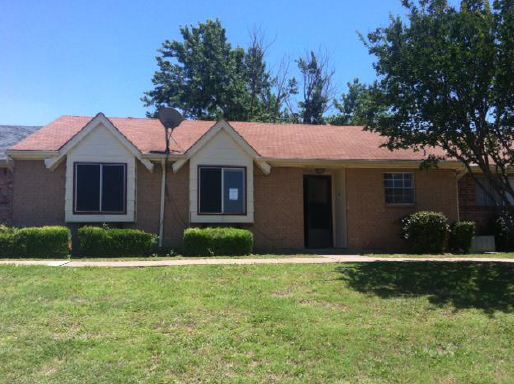 25 E Townhouse Ln, Grand Prairie, TX 75052 