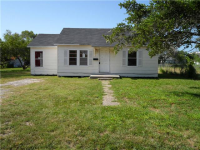713 E Merriman St, Sinton, TX 78387 