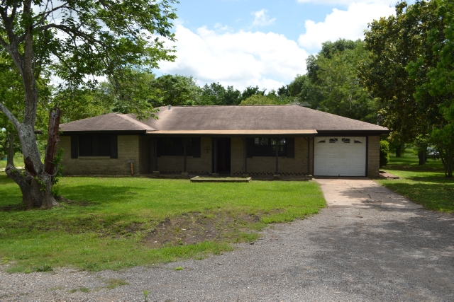 1248 Fairground Road, Angleton, TX 77515 