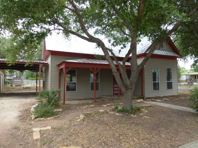 1207 21st Street, Hondo, TX 78861 