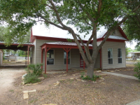 1207 21st Street, Hondo, TX 78861 