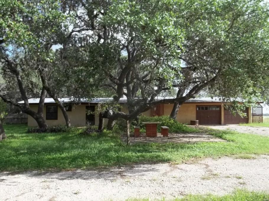 3825 Auxiliary Airport Rd, Seguin, TX 78155 