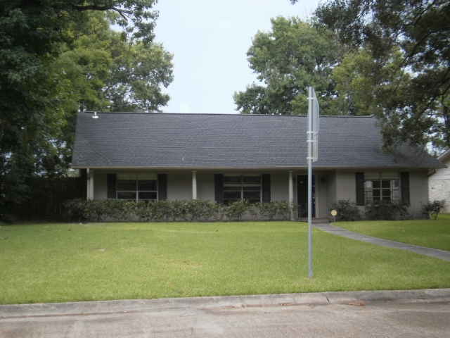 2050 Longfellow Dr, Beaumont, TX 77706 
