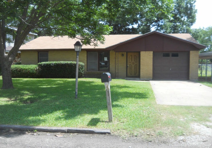 105 Turner St, Cleburne, TX 76033 