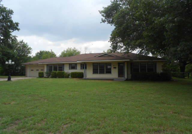 911 N Magnolia Ave, Hubbard, TX 76648 