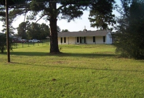 1320 North Hill Street, Tatum, TX 75691 
