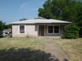 1121 S Armstrong Ave, Denison, TX 75020 