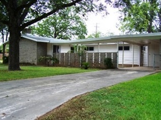 745 Skylane Dr S, Uvalde, TX 78801 