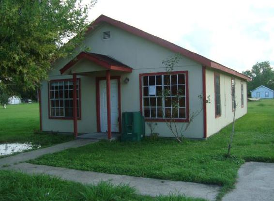 505 Fannin Street, Edna, TX 77957 