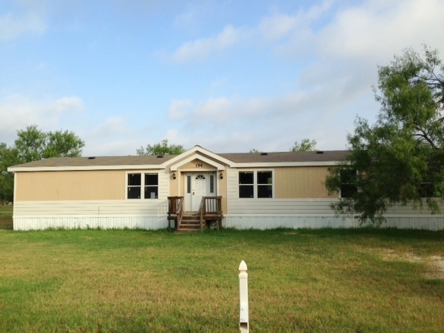 154 E 6th Street, Natalia, TX 78059 