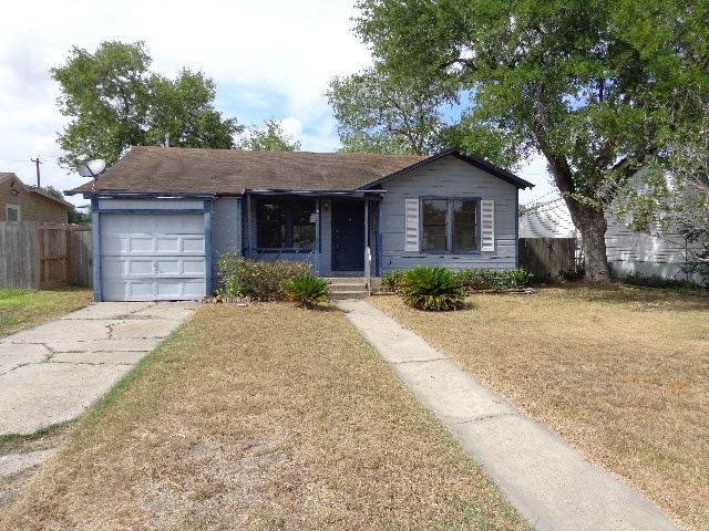 411 E Joyce St, Bishop, TX 78343 