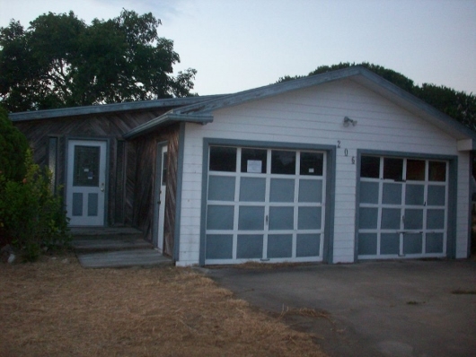 206 W Oakland Ave, Seadrift, TX 77983 