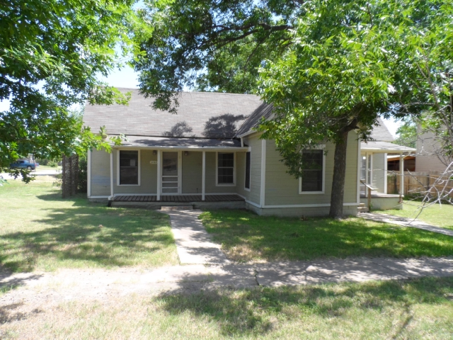 501 East Davilla St, Granger, TX 76530 