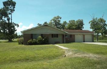 104 Alice St, Anahuac, TX 77514 