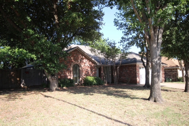 7428 Meadowview Terr, N Richland Hills, TX 76182 