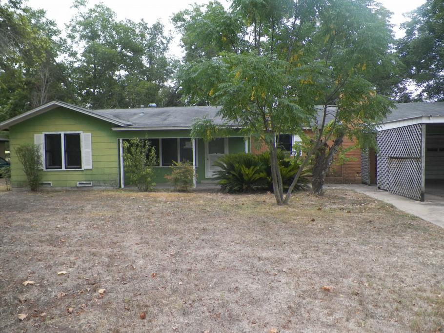 109 S River Dr, Columbus, TX 78934 