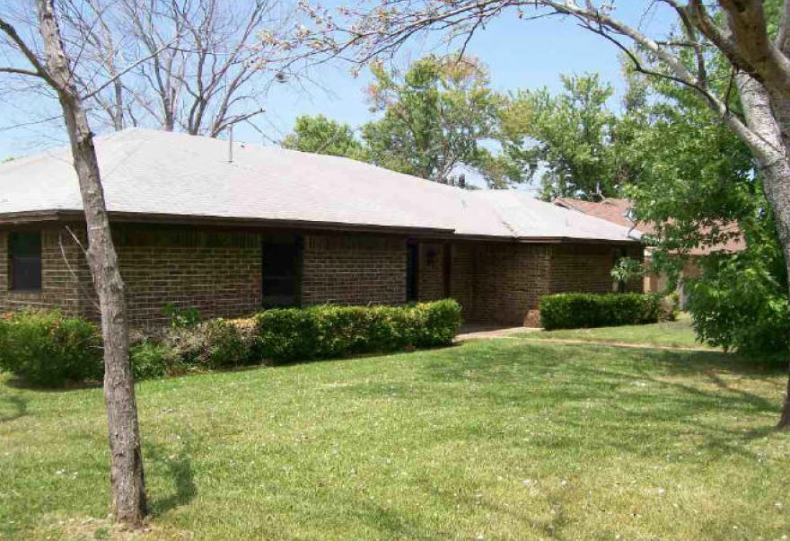740 41st St SW, Paris, TX 75460 