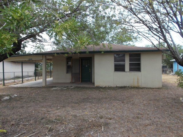 19895 Oil St, Somerset, TX 78069 
