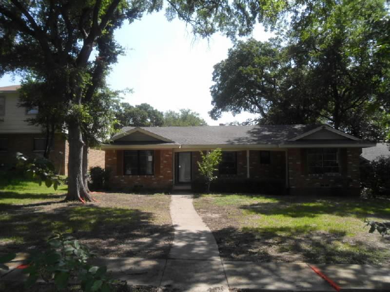 3082 Coombs Creek Drive, Dallas, TX 75233 