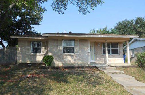 1906 Valleywood Dr, Carrollton, TX 75006 