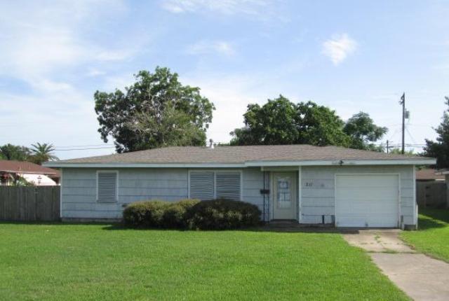 211 25th Ave N, Texas City, TX 77590 