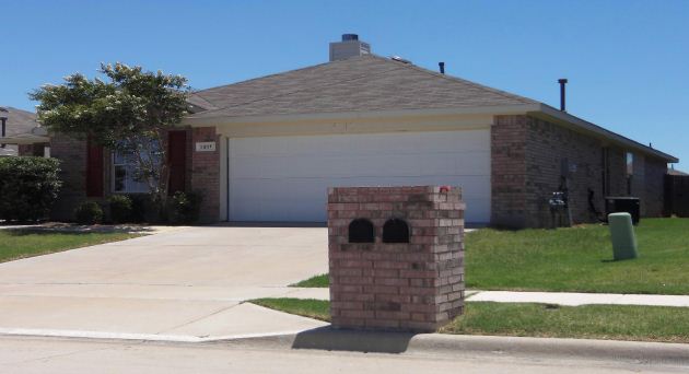 1217 Artesia Dr, Fort Worth, TX 76052 
