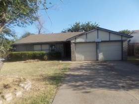 301 E Hampton Rd, Crowley, TX 76036 