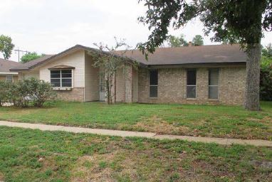 223 Crest Hill Drive, Conroe, TX 77301 